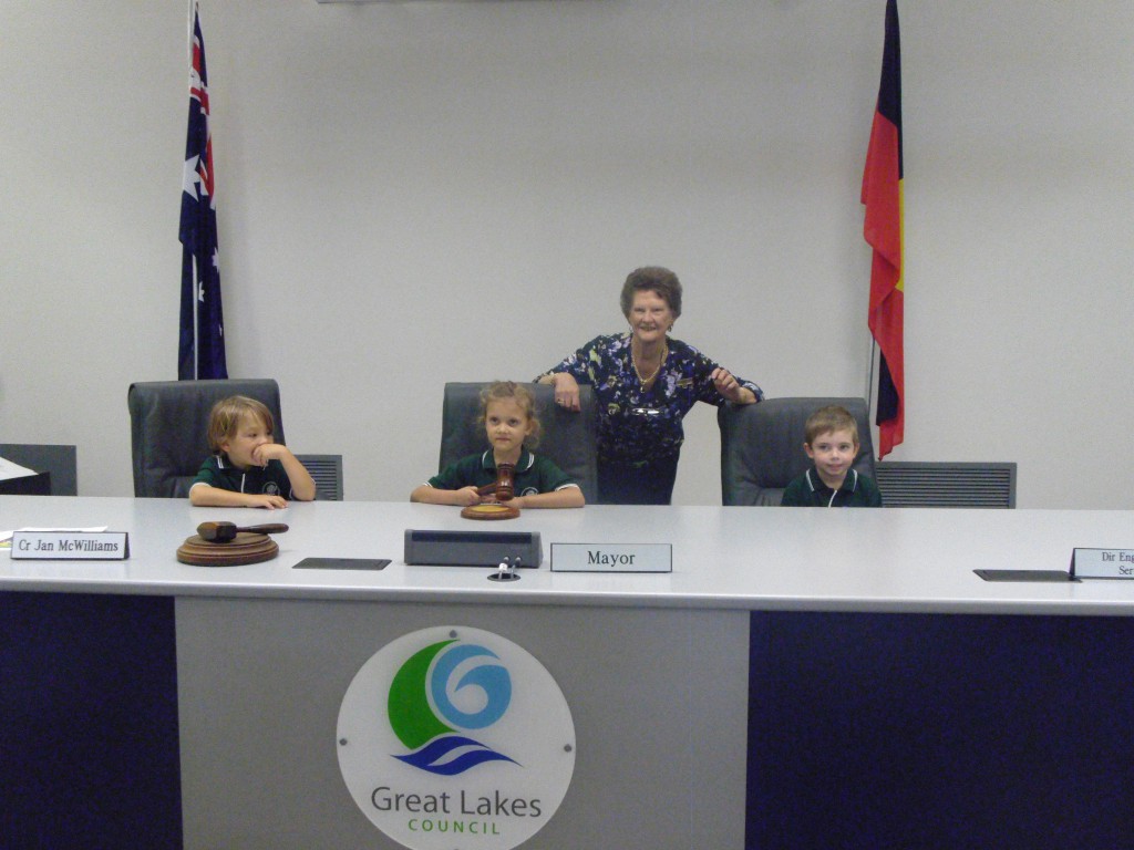 Beau Cadman-Byrne, Frankie Leahy and Bowen Crawley with the Mayor