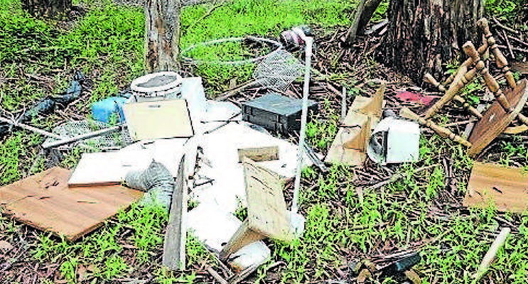 rubbish-illegally-dumped-in-bulahdelah-state-forest