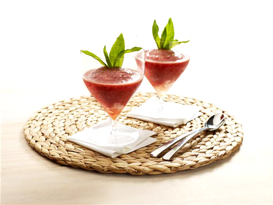 Pine-berry frappe – a festive alcohol-free alternative.