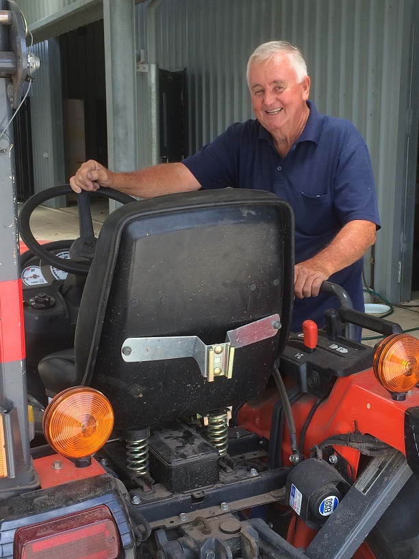 Mrs Peter Slade announced his retirement from Irrawang High’s AG farm after 31 years of service. 