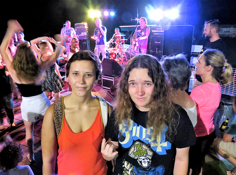 ENTERTAINMENT: Montana and Utah Edgerton enjoy the live music at Tea Gardens Country Club. 