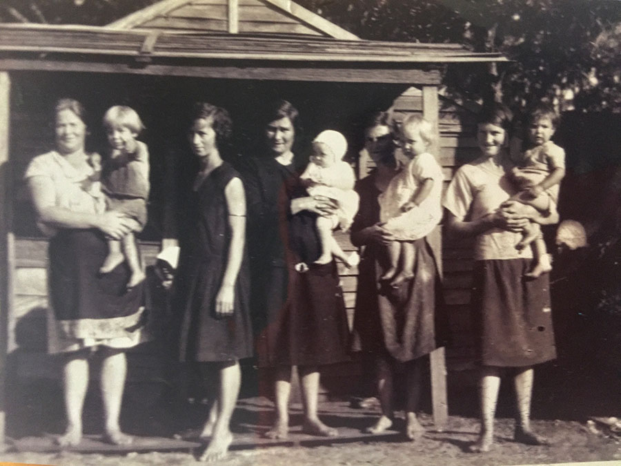 The women of the depression at Winda Woppa with Leila Dominey and baby daughter Beryl centre.