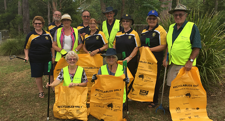 Medowie Tidy Towns and Lions Club teaming up - Louise, Pauline, Roy, Geoff, Libby, Steve, Adrienne, Marg, Marja-Leena, Bob and Royann.