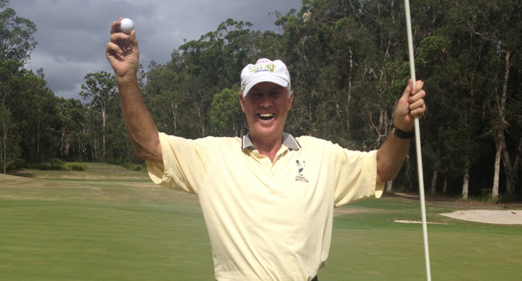 Michael Lloyd get a hole in one. Photo by Max Stocken