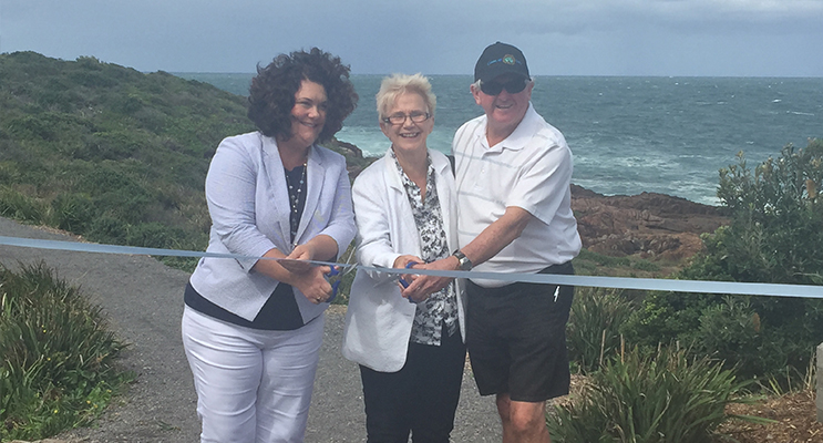 Ribbon cutting honours were given to Federal Member Meryl Swanson, President Peter Murray and Cr Sally Dover.