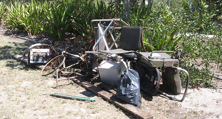 1.	Rubbish collected by locals from the Lake at Landcom's Koala Bay subdivision.
