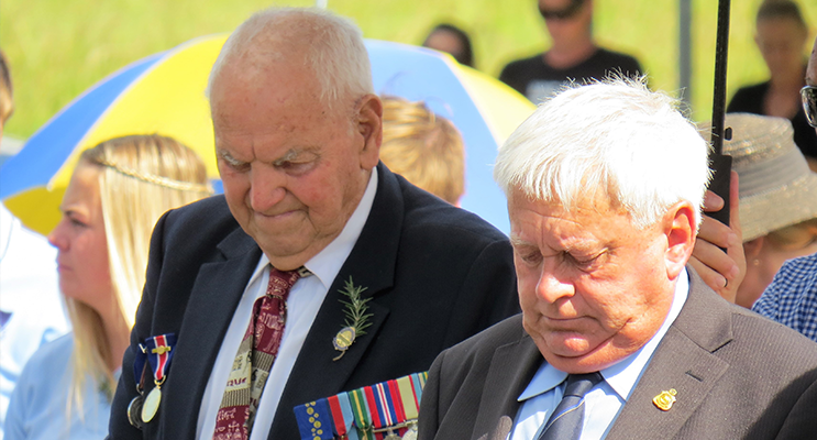 Jack Ireland with Eric Saville at the 2016 ANZAC Commemorations in Bulahdelah.