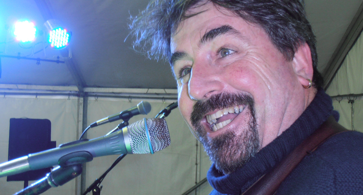 Steve Passfield in the Marquee at the Blue Water Country Music Festival. Photo by Marian Sampson