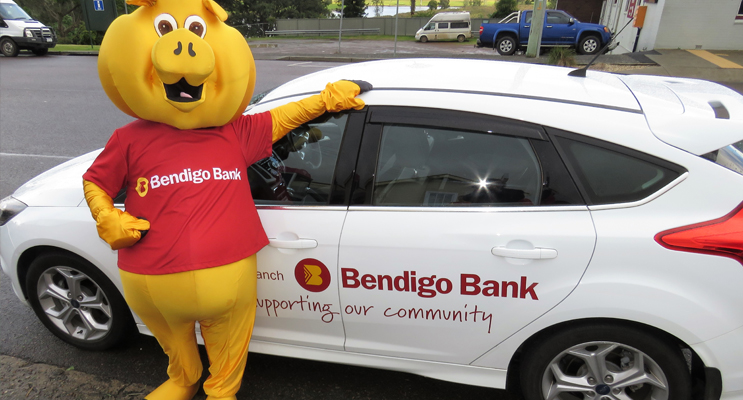 Bendigo Bank Mascot Piggy hits the streets to spread to word about the new bank in town.