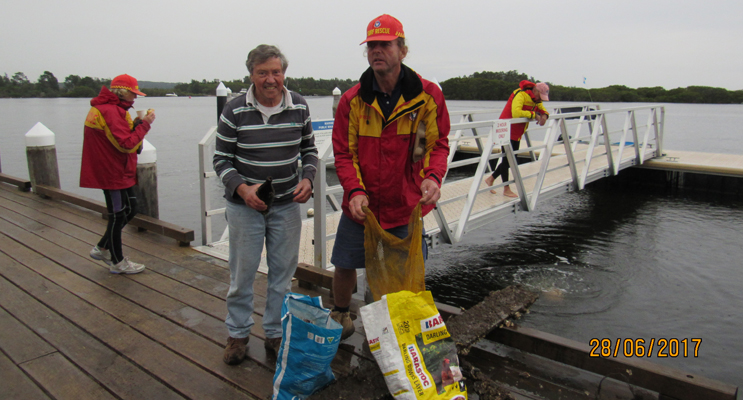 CLEAN UP VOLUNTEERS: Peter Madden and Stephen ‘Scuba’ Howell.