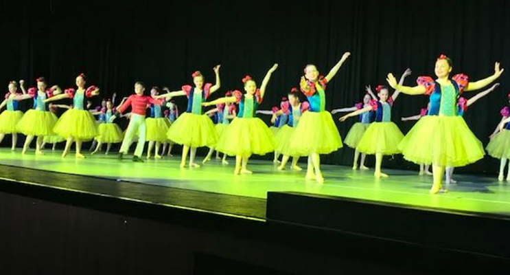 Wirreanda Public School Snow White Dance ensemble.