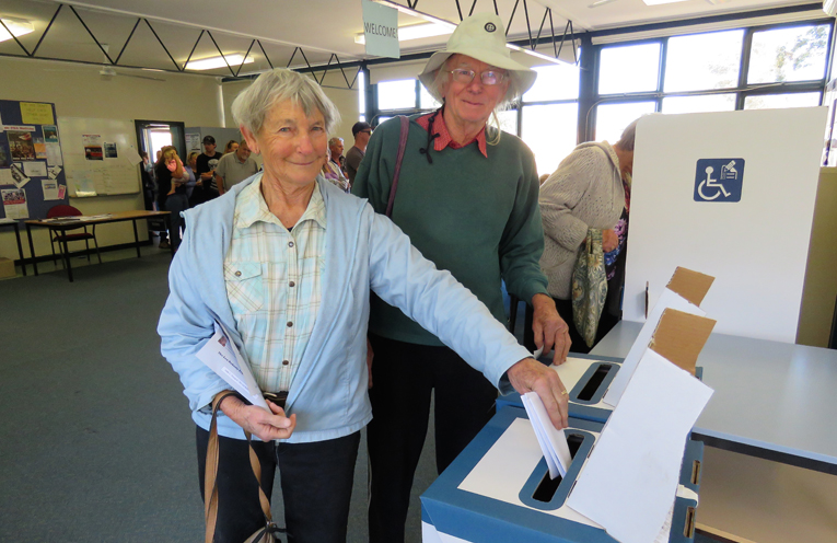 Carol and Les Tattersall cast their votes in Bulahdelah.