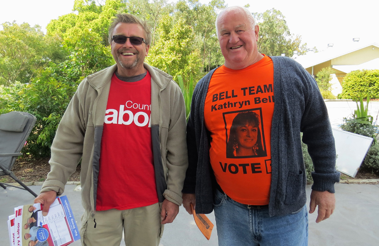 Country Labor volunteer Greg Jenkins and ‘Bell Team’ supporter John Pettit in Tea Gardens.