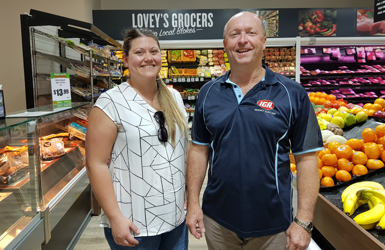 PLASTIC FREE HOUR: Boomerang Bags’ Brooke Feltis and IGA’s Peter Trappel.