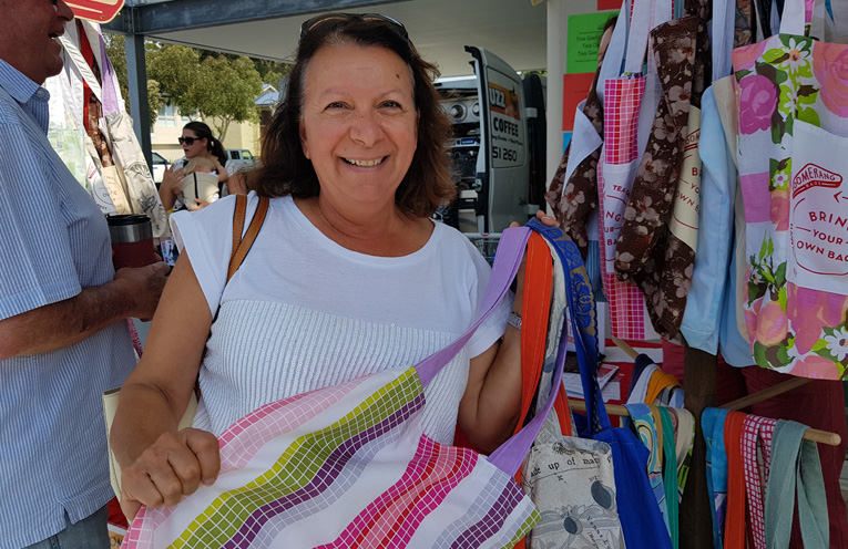 PLASTIC FREE HOUR: Boomerang Bag Supporter Marie Harder.
