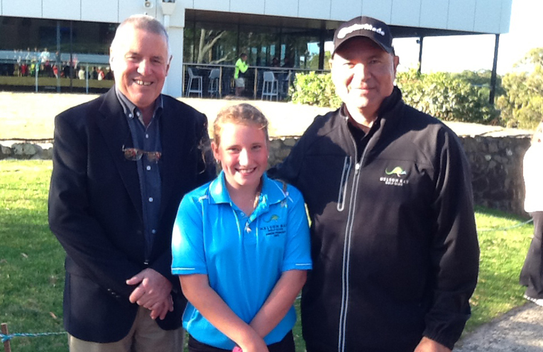 Amy Squires is presented with a cheque by president Max Pride and golf pro Warren Moses.