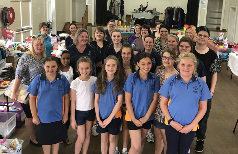 Guides, leaders, stall holders & shoppers at the Medowie Girl Guides District Market. 