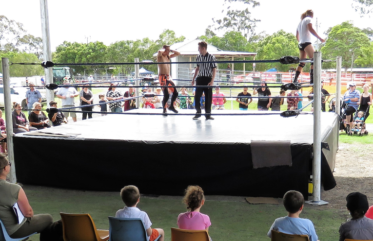 IWA Show kept the crowds entertained.