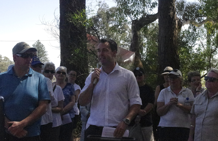 Port Stephens Mayor Ryan Palmer speaking to concerned community members about the proposed DA. Photo by Marian Sampson.