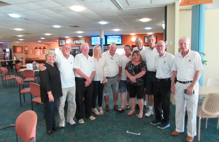 Members of the Myall Coast Golfer and representatives from TROG Cancer Research.