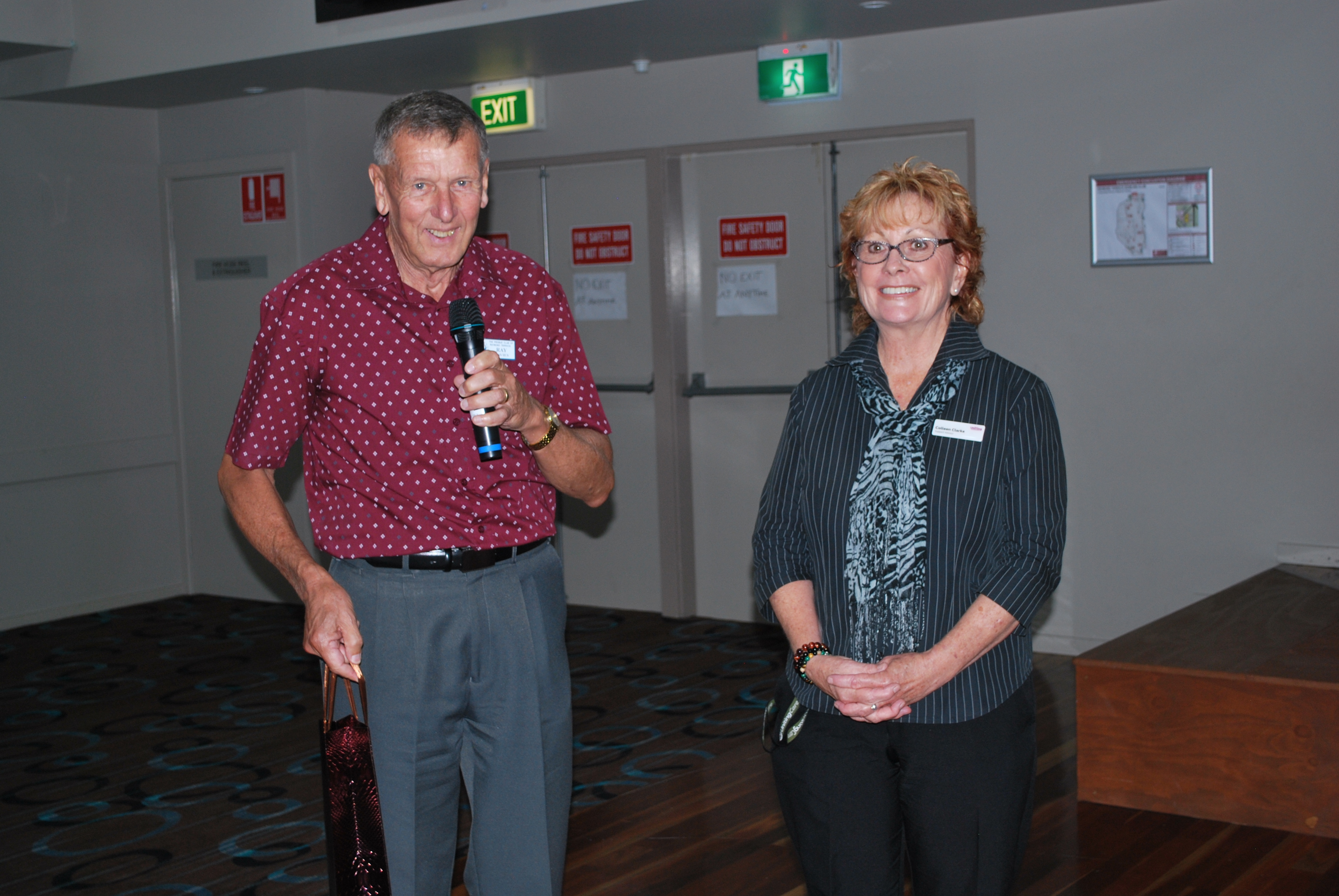 Ray Davies thanking guest speaker Colleen Clark from Uniting who enlightened the Probus group on Community Home Care Packages. 