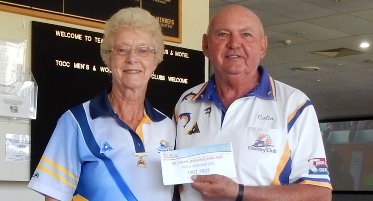 Winners of the 2016 RSL LifeCare Mixed Pairs Kerry Faber and Col Amos.