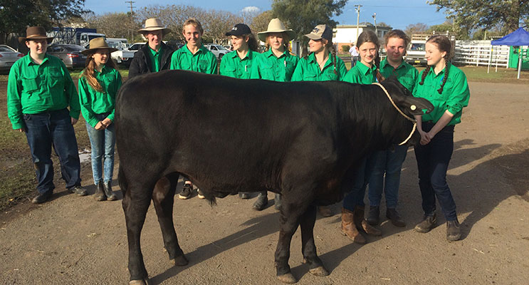 Irrawang High Students with Bruce the Steer