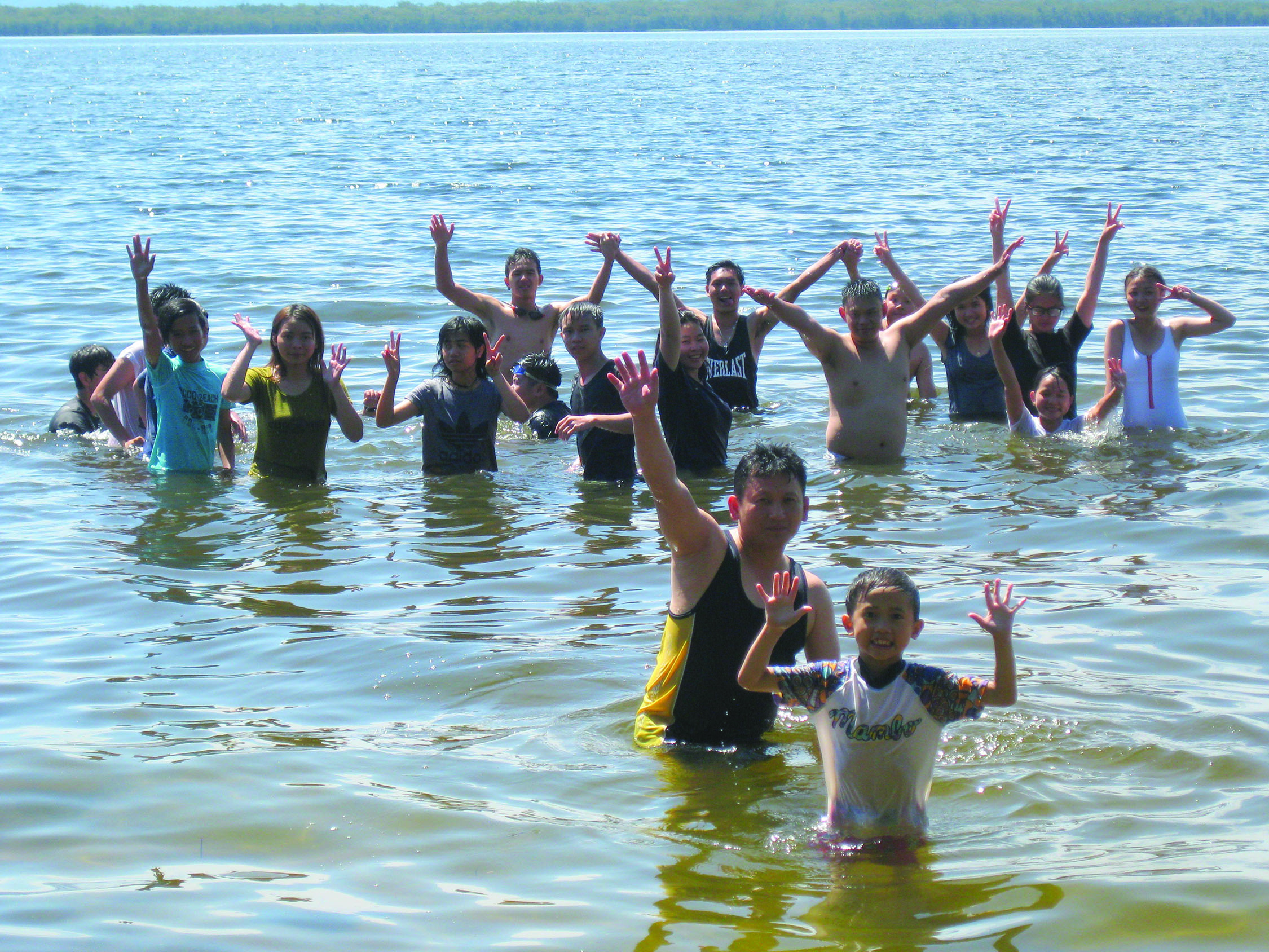 Making a Splash: Vietnamese refugee kids visit the Myall Coast. Photo by: Ian Mackenzie-Smith