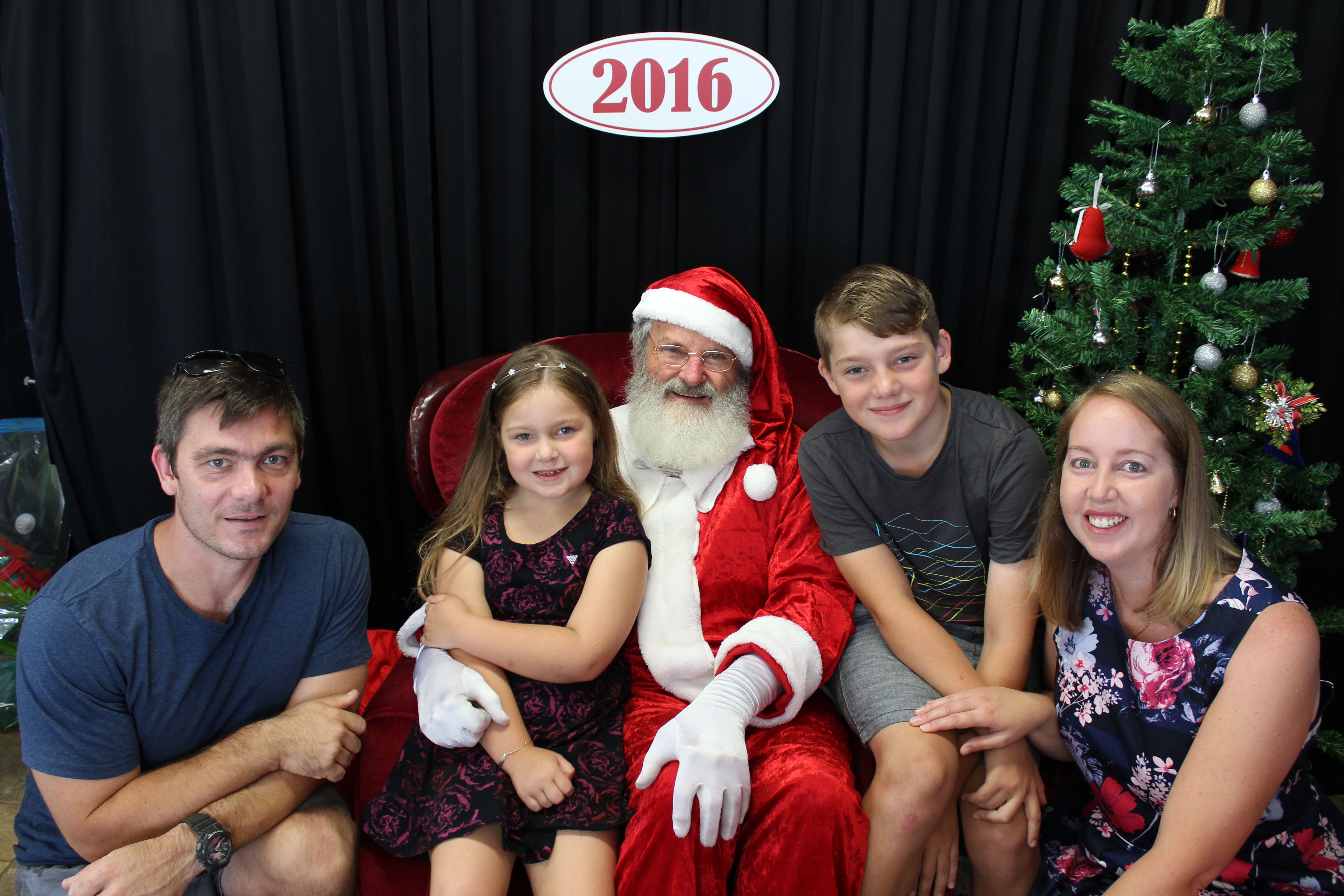 The Elzinga Family in a group photo with the Santa. Photo supplied by Aaron McGowan